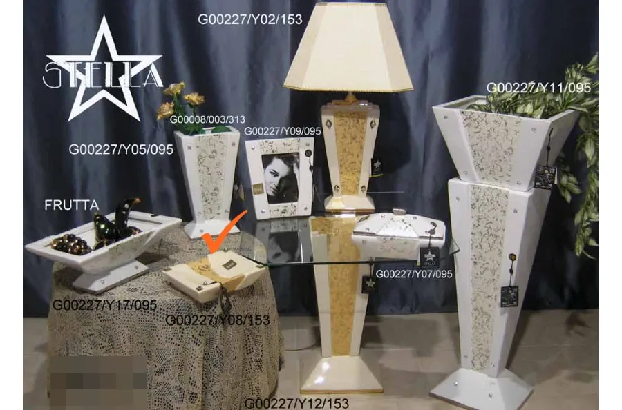 obrazek 1 Beżowa ceramiczna popielniczka z dekoracją Swarovskiego