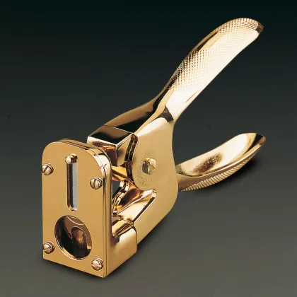 Picture Gold cigar cutter - El Casco
