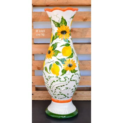 Picture A wonderful decorative vase made of ceramics
