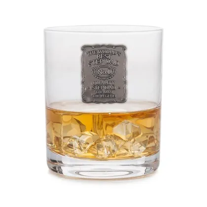 Zdjęcie Szklanka do whisky z cynowym emblematem ”Najlepszy ojczym na świecie” – prezent dla wyjątkowego ojczyma