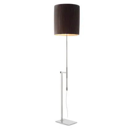 Zdjęcie Imponująca lampa wolnostojąca z przepięknym ozdobnym abażurem