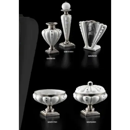 Zdjęcie Ceramiczny pucharek w odcieniu perłowej bieli