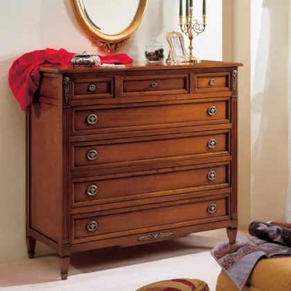Zdjęcie Klasyczna włoska komoda z drewna litego