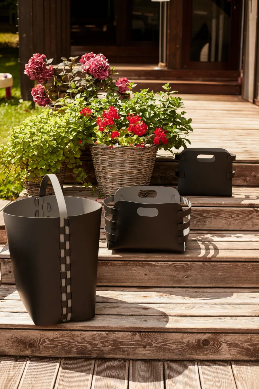 obrazek 2 Wyjątkowy skórzany czarny kosz Helena z rączką 35x30xH45 cm