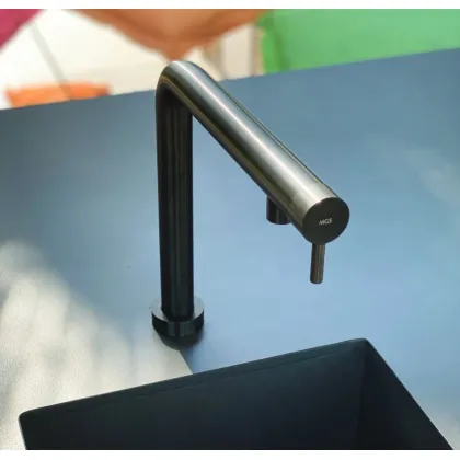 Zdjęcie Wykonana ze stali nierdzewnej - bateria jednouchwytowa z wylewką teleskopową