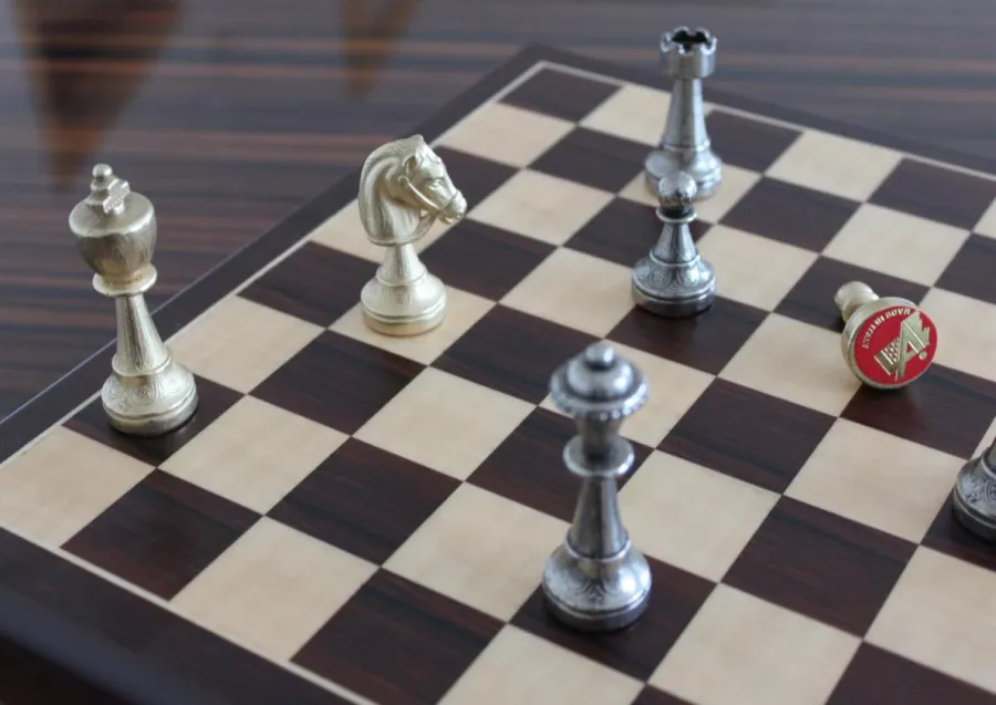 picture 5 Rosewood chess set with drawer 70M+333W