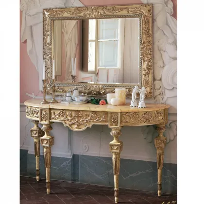 Zdjęcie Konsola w stylu klasycznym ze zdobionym drewnianym blatem