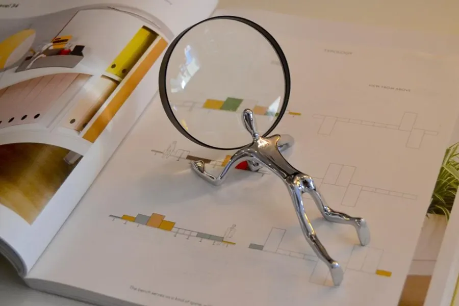 picture 4 Elegant design - magnifying glass