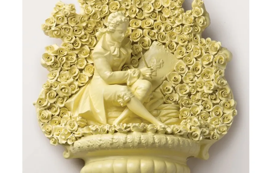 obrazek 2 Wykwintny ceramiczny obraz przedstawiajacy Malarza wśród róż