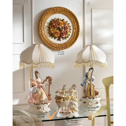 Zdjęcie Lampa do wnętrz z porcelanową kobietą