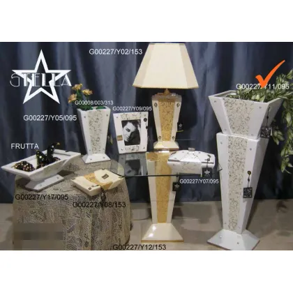 Picture A chic white ceramic flower pot with crystals