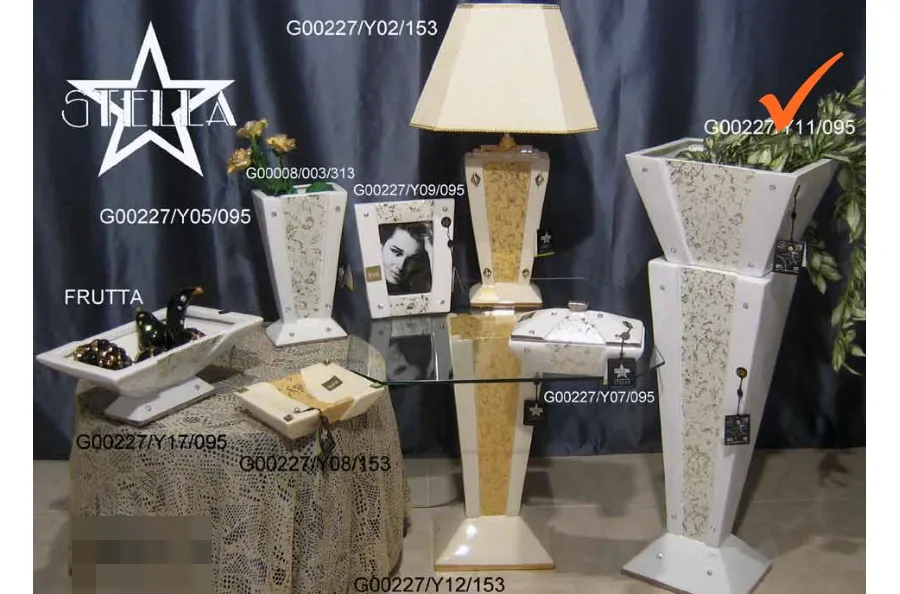 obrazek 1 Szykowna biała ceramiczna doniczka z kryształkami