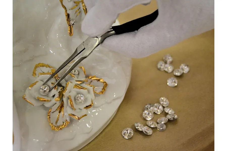 picture 3 Luxurious ceramic decoration