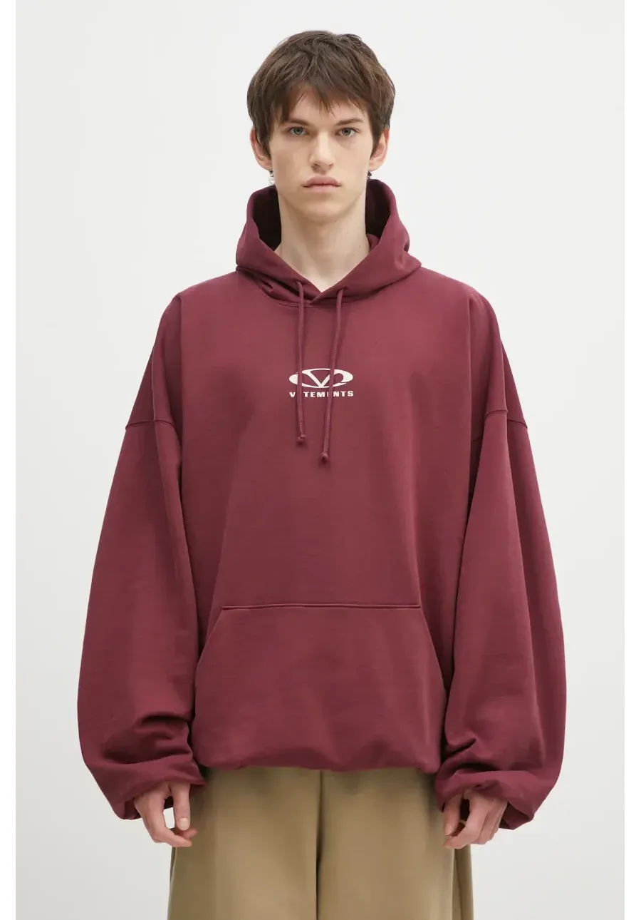 obrazek 1 VETEMENTS bluza Oval Logo Cropped Boxy męska kolor bordowy z kapturem z nadrukiem UA66HD600R