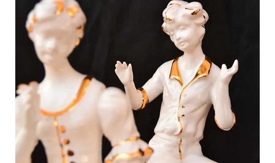 picture 1 Luxurious figurine made of ceramic