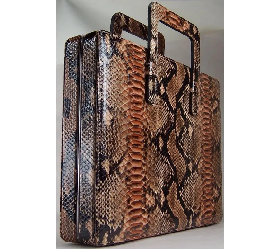 picture 5 Leather case for a MacBook and documents – crocodile leather