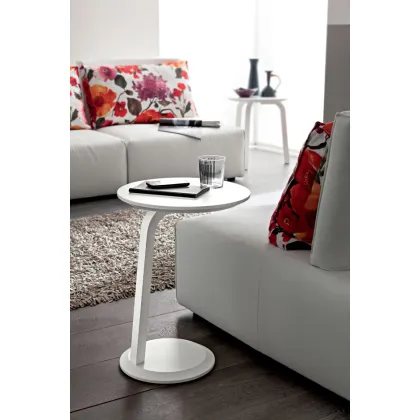 Zdjęcie Nowoczesny mały włoski stolik kawowy o unikalnym kształcie – La Primavera