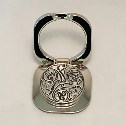 Picture Stylish Pop Socket mobile phone holder made of pewter decorated with a Celtic pattern