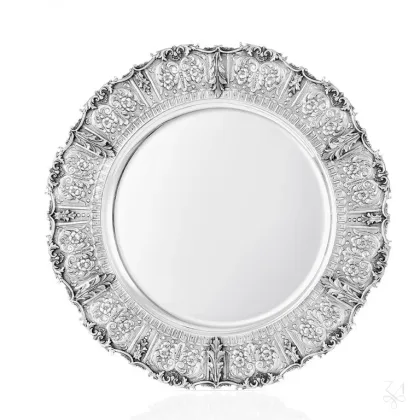 Zdjęcie Okrągła srebrna taca zdobiona motywem liści akantu - Zaramella Argenti