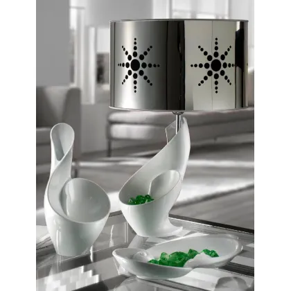 Zdjęcie Designerska porcelanowa lampa z abażurem o perforacjach w kształcie słońca