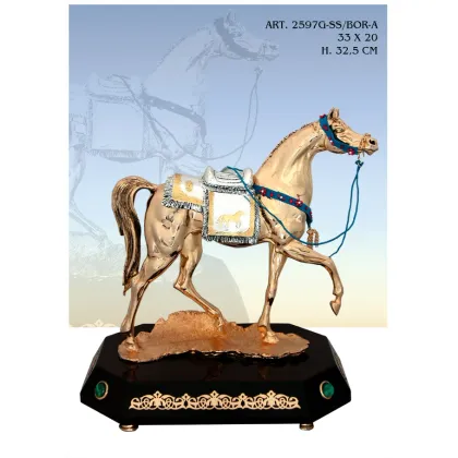 Zdjęcie Figura królewskiego konia na podstawie