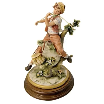 Zdjęcie Idealna figurka z porcelany - wędkarz