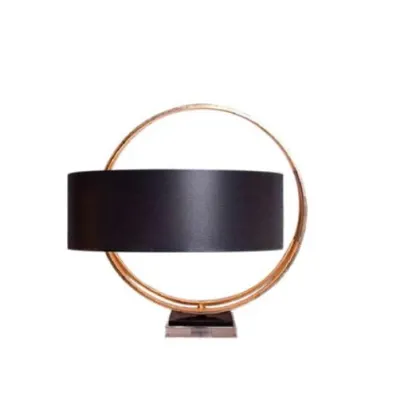 Zdjęcie Wyjątkowe oświetlenie do gabinetu w postaci oryginalnej lampy na biurko