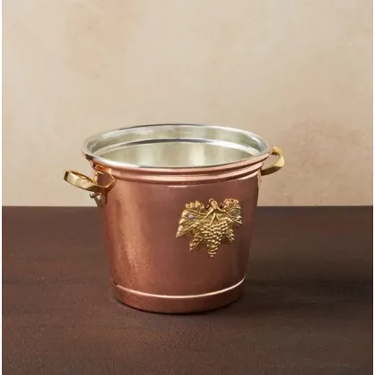 Zdjęcie Okrągłe miedziane wiadro na wino