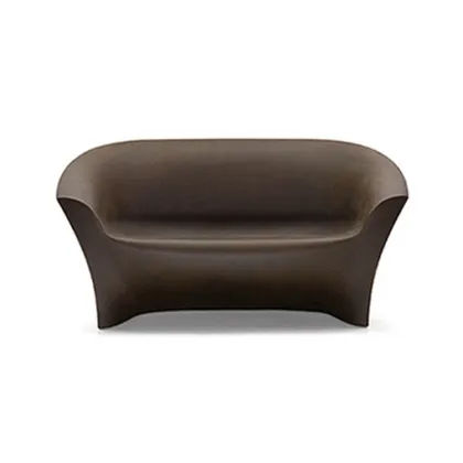 Zdjęcie Stylowa sofa do luksusowego ogrodu lub wnętrza - Plust