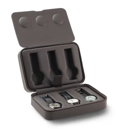 Zdjęcie Charakterystyczny skórzany futerał na zegarki w czekoladowym odcieniu