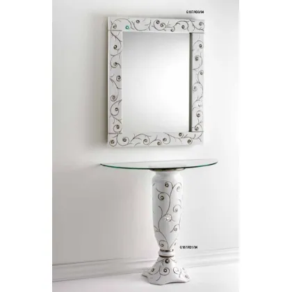 Zdjęcie Piękne zwierciadło w prostokątnej ramie zdobione esami-floresami