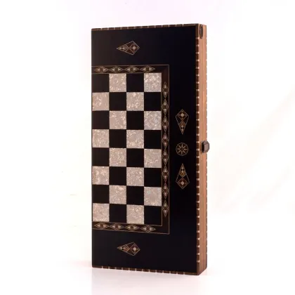 Zdjęcie Gra backgammon wykonana z drewna - Helena Woodart