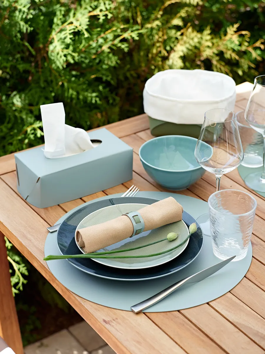 obrazek 4 Duża skórzana podkładka na stół w kolorze jasnego błękitu i liści eukaliptusa