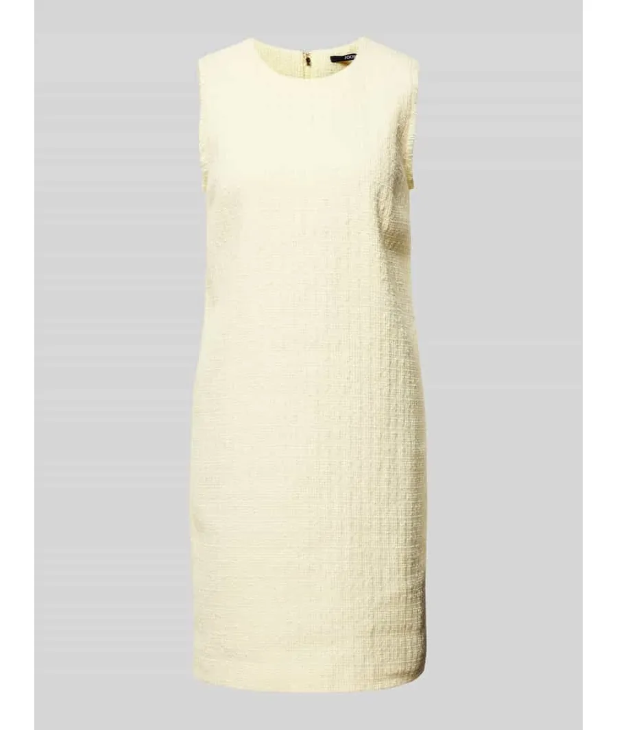 obrazek 1 Sukienka o długości do kolan z fakturowanym wzorem