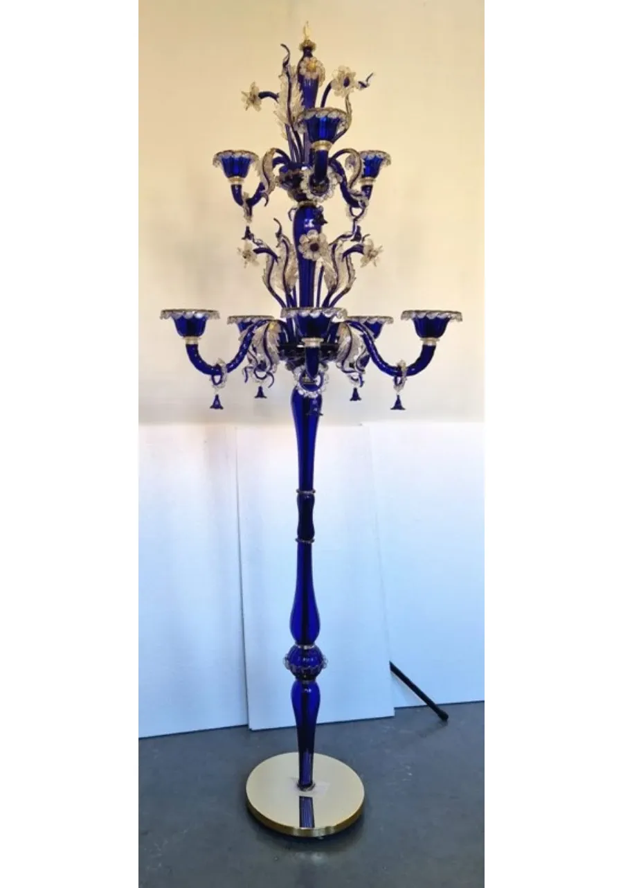 obrazek 1 Lampa stojąca Murano w kolorze głębokiego błękitu z przezroczystymi złotymi zdobieniami – Il Paralume Marina