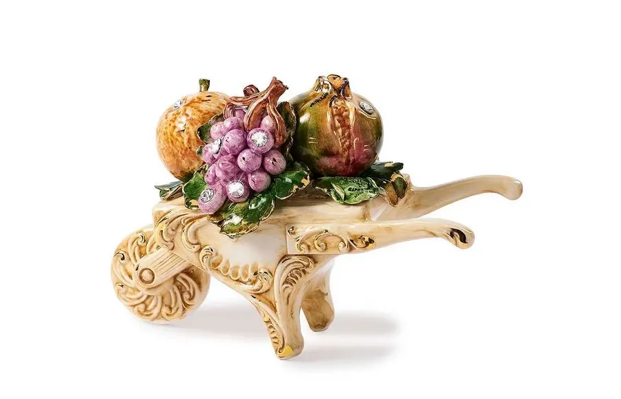 obrazek 1 Ręcznie wykonana ceramiczna figurka taczki z owocami