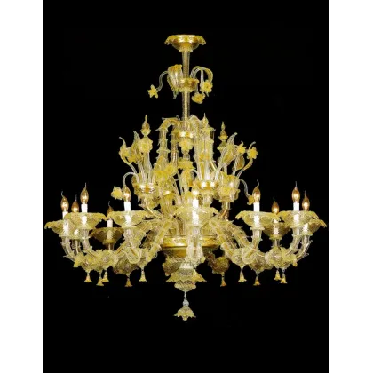 Zdjęcie Pokaźny szklany żyrandol w stylu antycznym