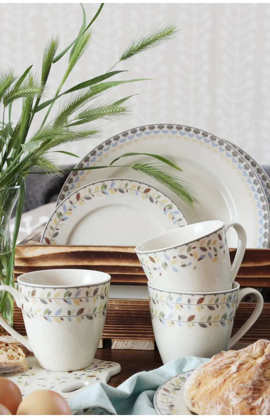 obrazek 2 Piękny zestaw dwóch kubków z porcelany w kolorze kości słoniowej zdobionych motywem liści - Leander