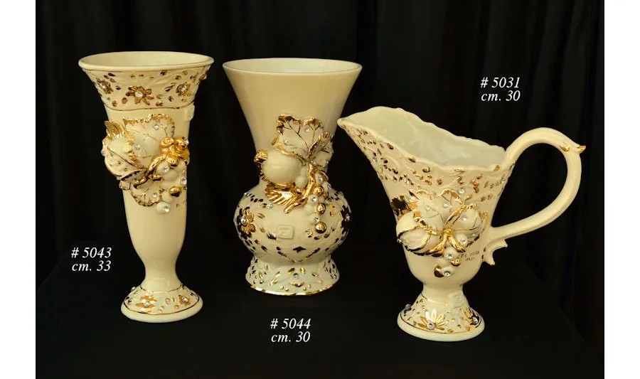picture 1 Italian vases decorated with flowers