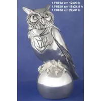 Picture A characteristic decorative figure of an owl on a ball, perfect for the office - ArtBe