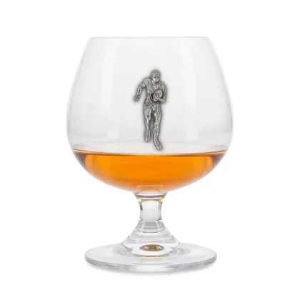 Zdjęcie Prezent - kieliszek do brandy z cynowym emblematem przedstawiającym gracza w rugby