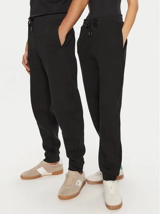 Picture AMI PARIS Spodnie dresowe UTR237.749 Czarny Relaxed Fit