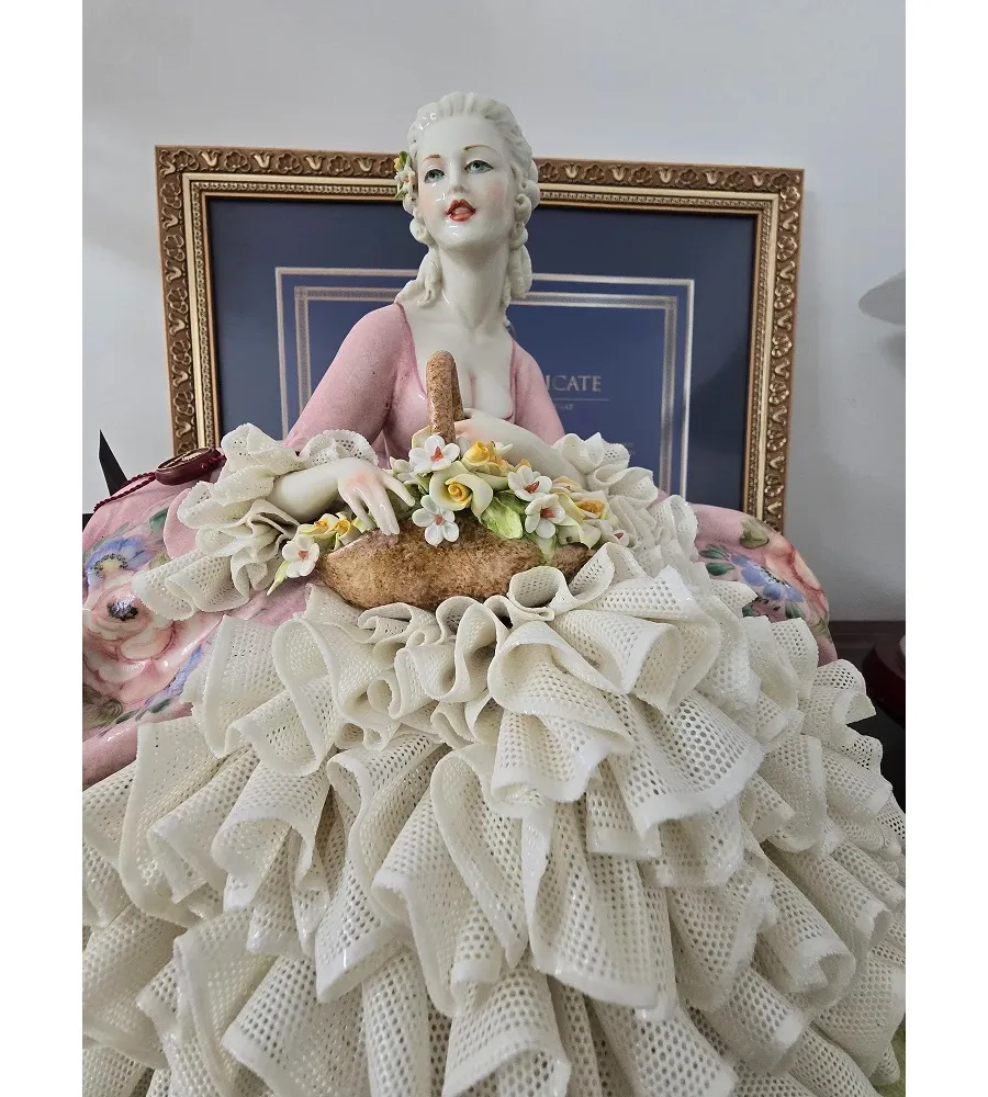 obrazek 5 Włoska porcelana - figurka kobiety