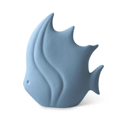 Zdjęcie Ręcznie wykonana figurka tropikalnej ryby z ceramiki