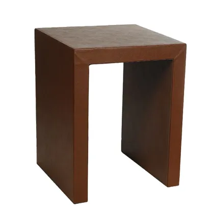Zdjęcie Designerski stołek ze skórzanym wykończeniem