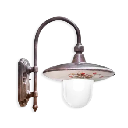 Zdjęcie Klasyczna w formie włoska lampa ścienna-kinkiet na zewnątrz