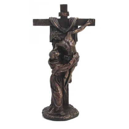 Zdjęcie Dekoracja religijna - statuetka Franciszka z Asyżu obejmującego Jezusa Chrystusa