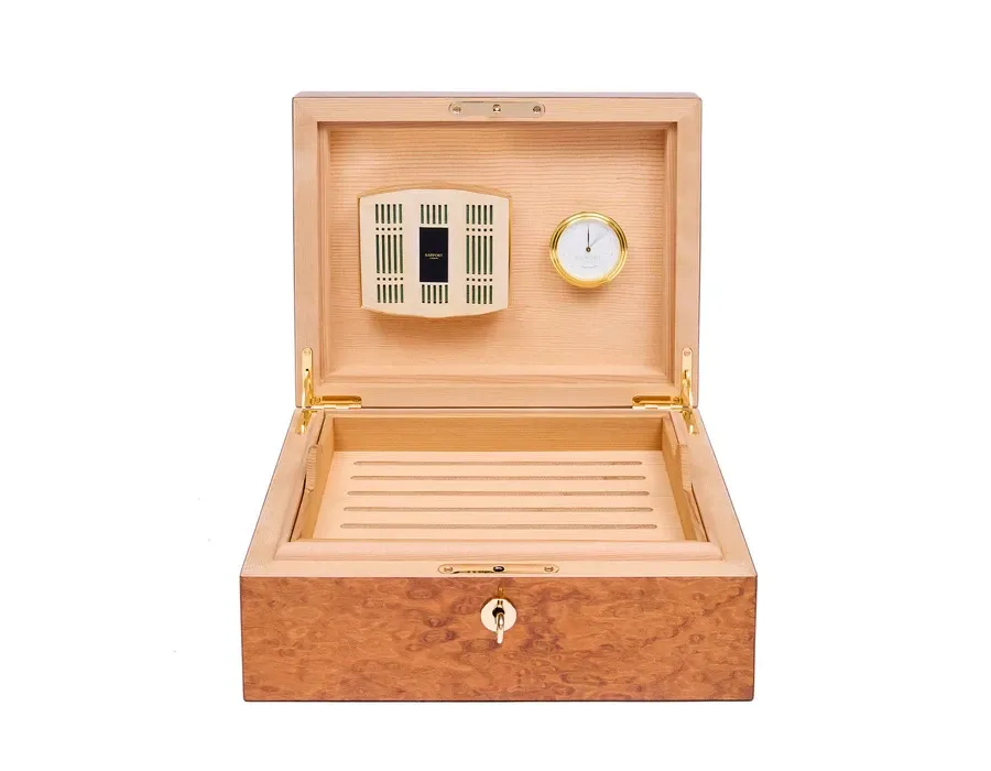 obrazek 9 Skrzynia z drewna orzechowego na cygara