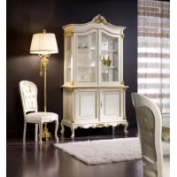Picture Original Regency display cabinet for a stylish dining room