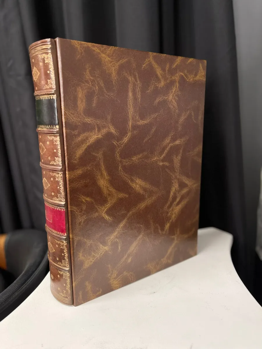 obrazek 2 Stylowe pudełko na dokumenty w kształcie książki - El Casco